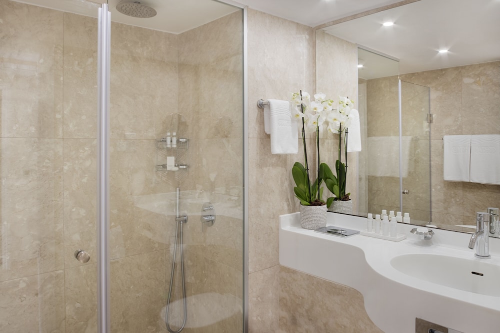 Executive Room - Photo 5
