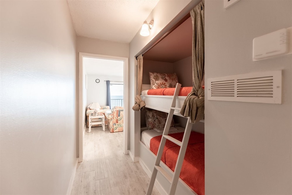 Condo (The Summit 618)