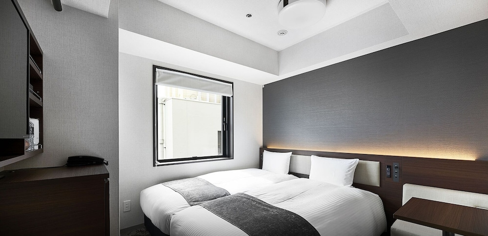 Compact Twin Room (Single Use), Non Smoking (15sqm / 2x92cm Beds) photo 1
