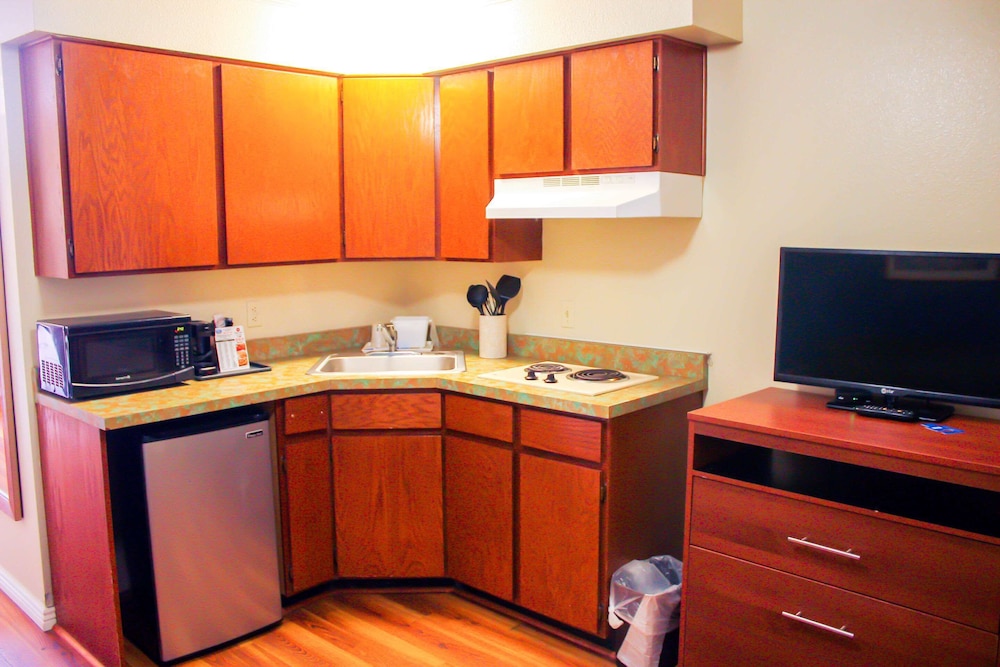 Suite, 1 King Bed, Non Smoking, Kitchenette (No Pets) - Photo 8