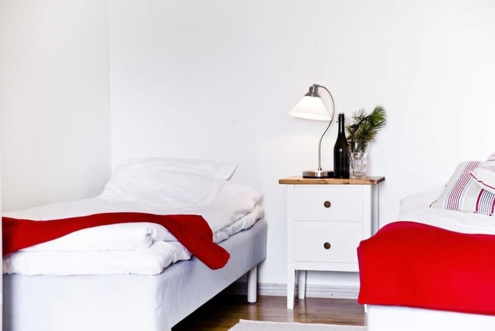 Basic Double Room, Shared Bathroom photo 2
