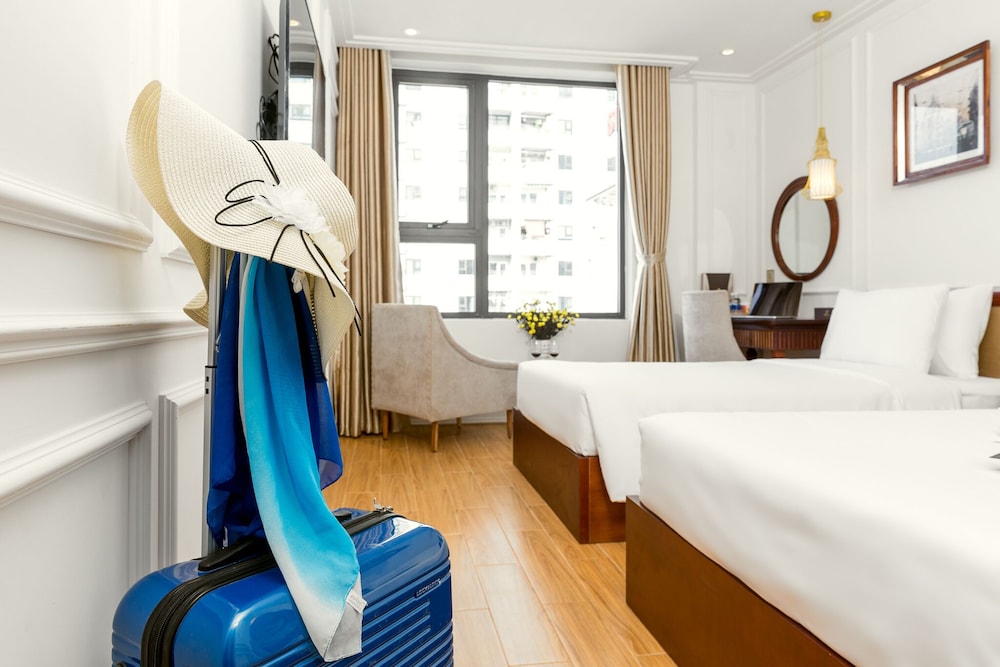 Superior Double Room Single Use, Ensuite, Partial Sea View - Photo 4