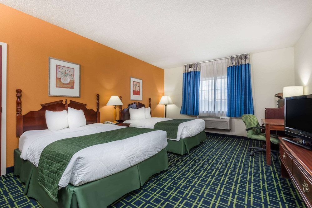 Room, 2 Queen Beds - Photo 1