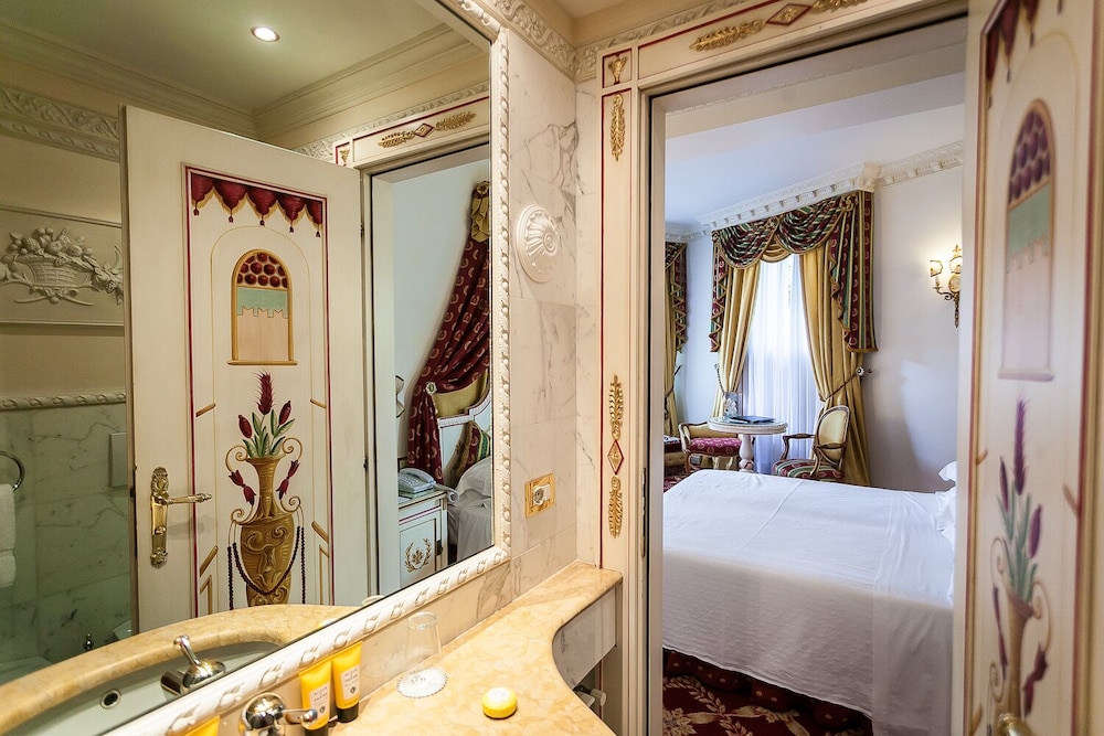 Deluxe Double or Twin Room, Annex Building - Photo 6