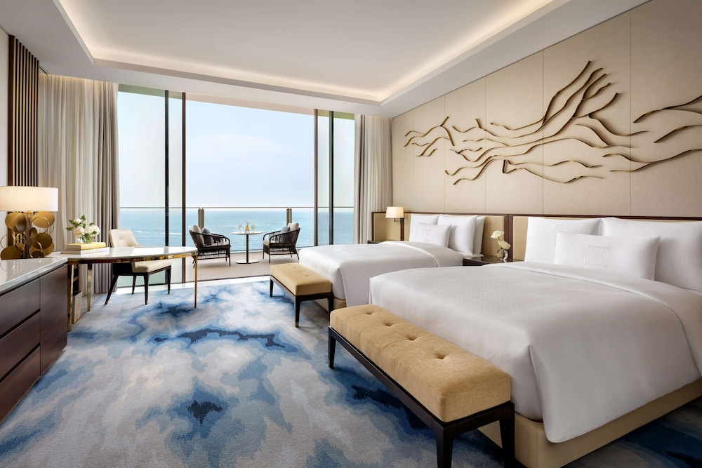 Royal Club Queen - Palm View