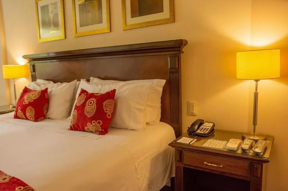 Standard Room, 1 King Bed - Photo 2