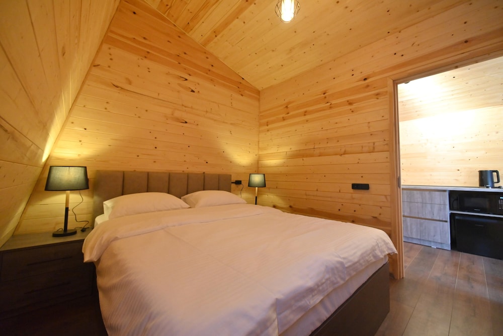 Family Cottage, 1 King Bed with Sofa bed, Mountain View photo 2