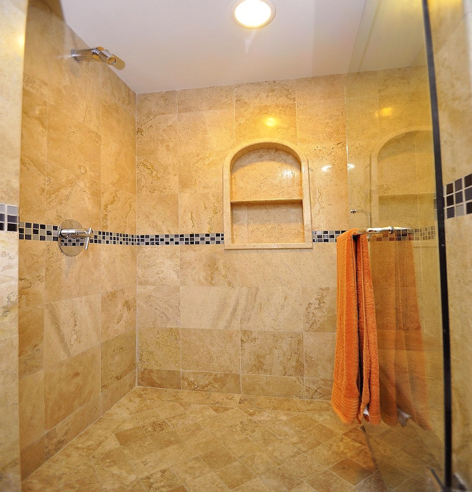 Suite, 2 Bedrooms - Photo 12