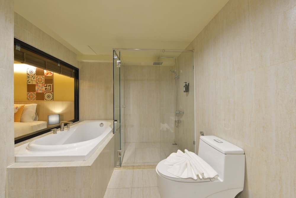 Executive Twin Room with Bathtub photo 2
