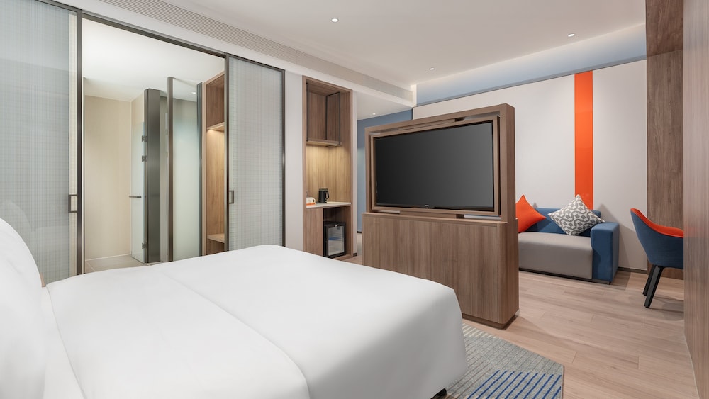 1 King Suite