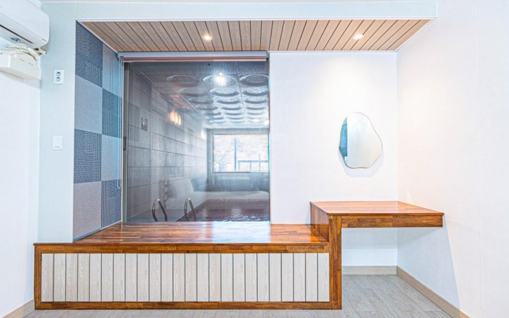 Room (Room 103 (Pool Villa))