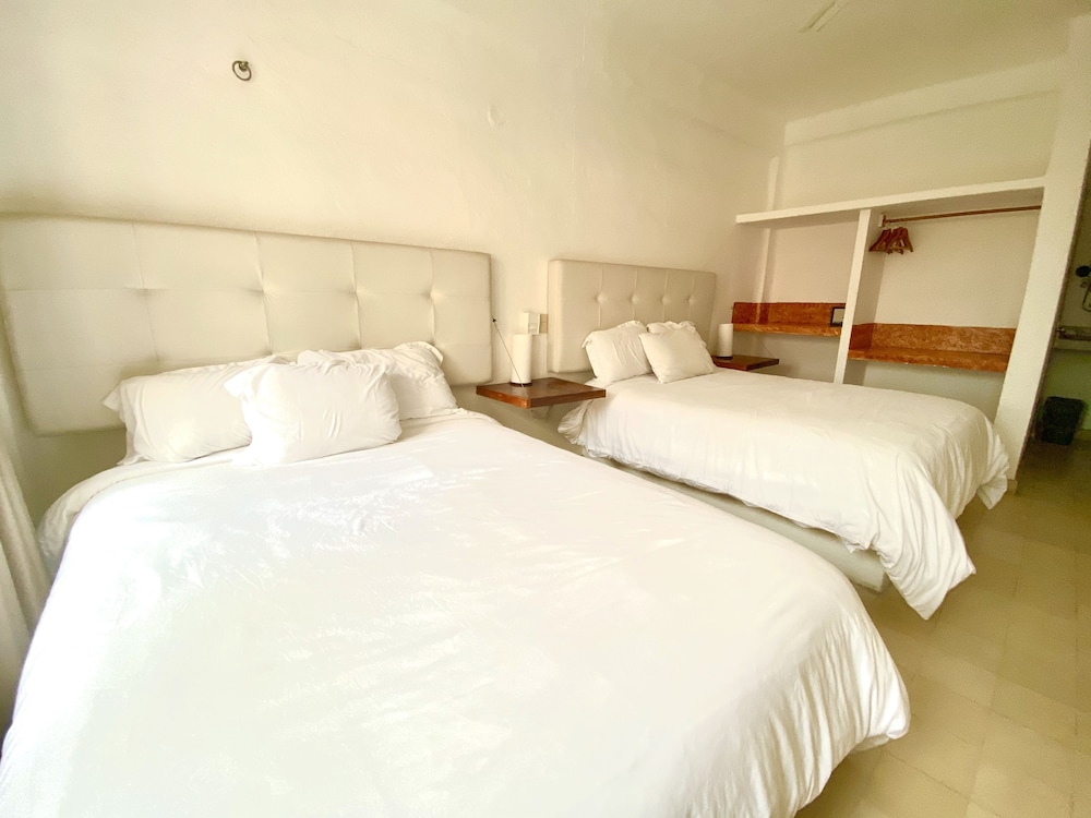 Standard Room 2 Queen Beds photo 3