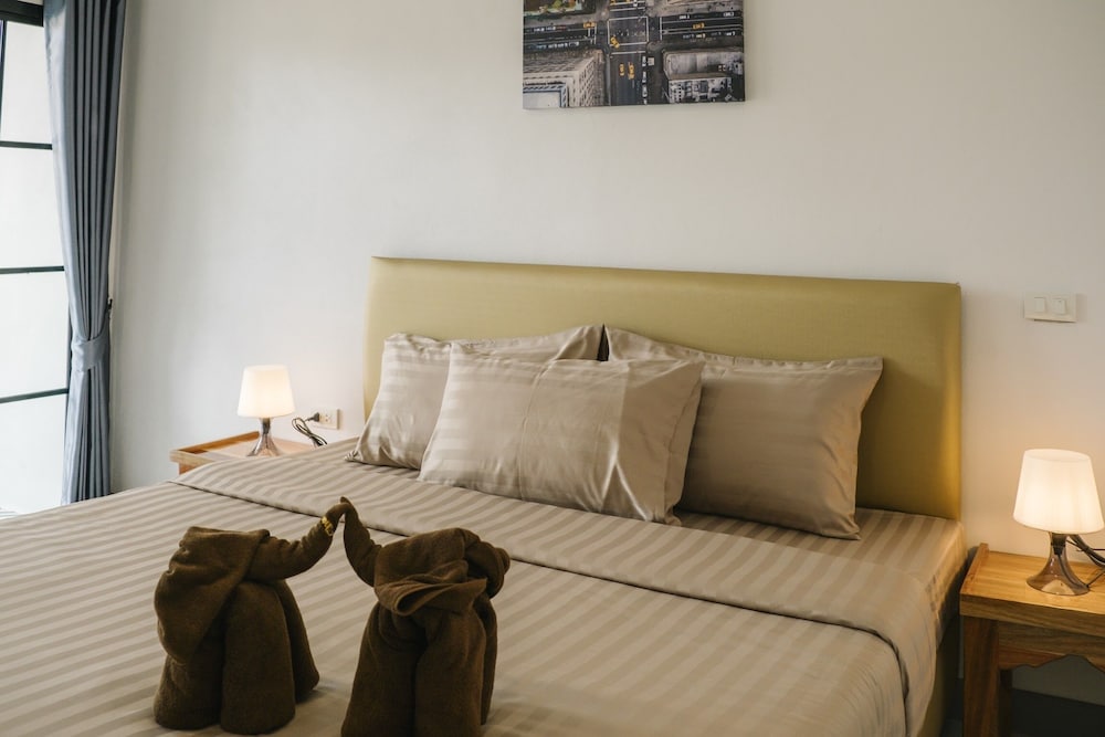 Deluxe King Room - Photo 2