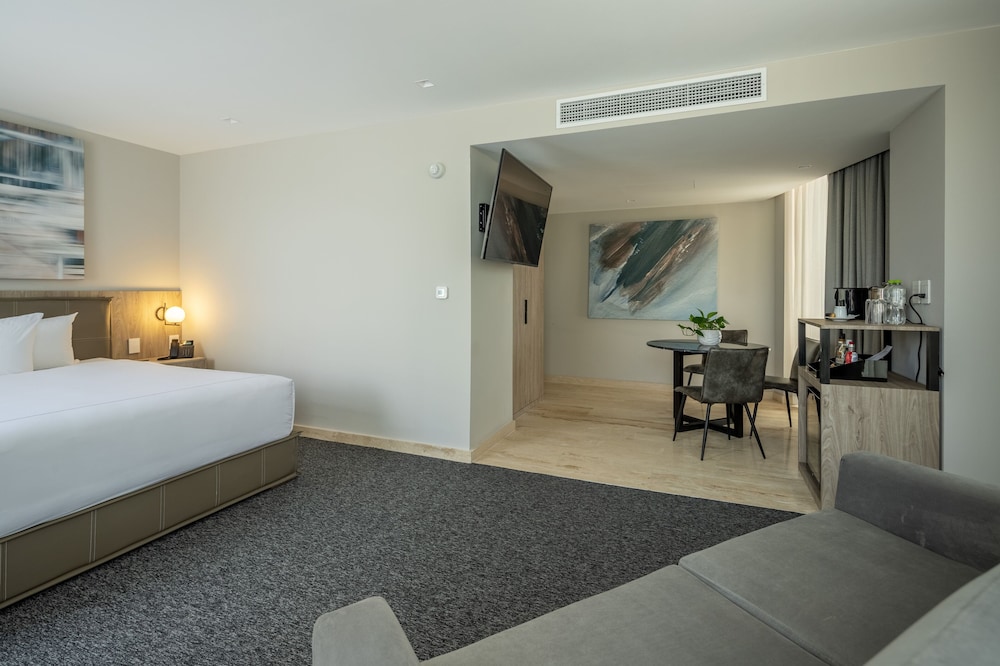 Elements Suite Terrace - Photo 7