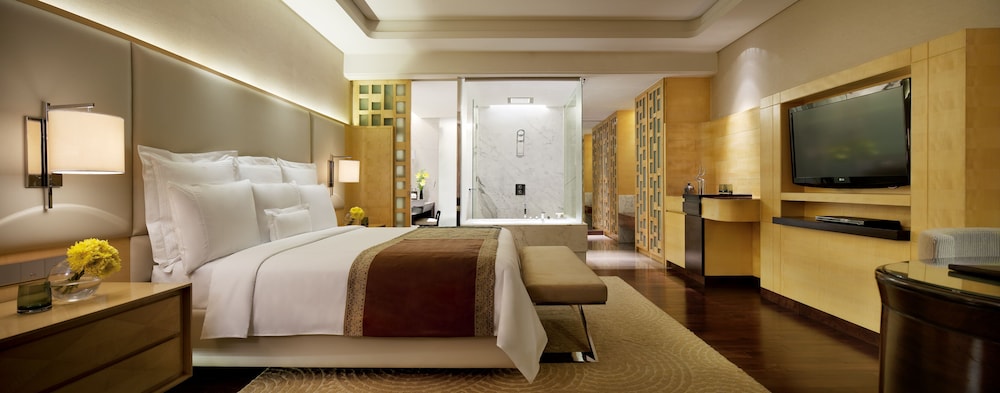 Executive Room, 1 King Bed - Photo 5