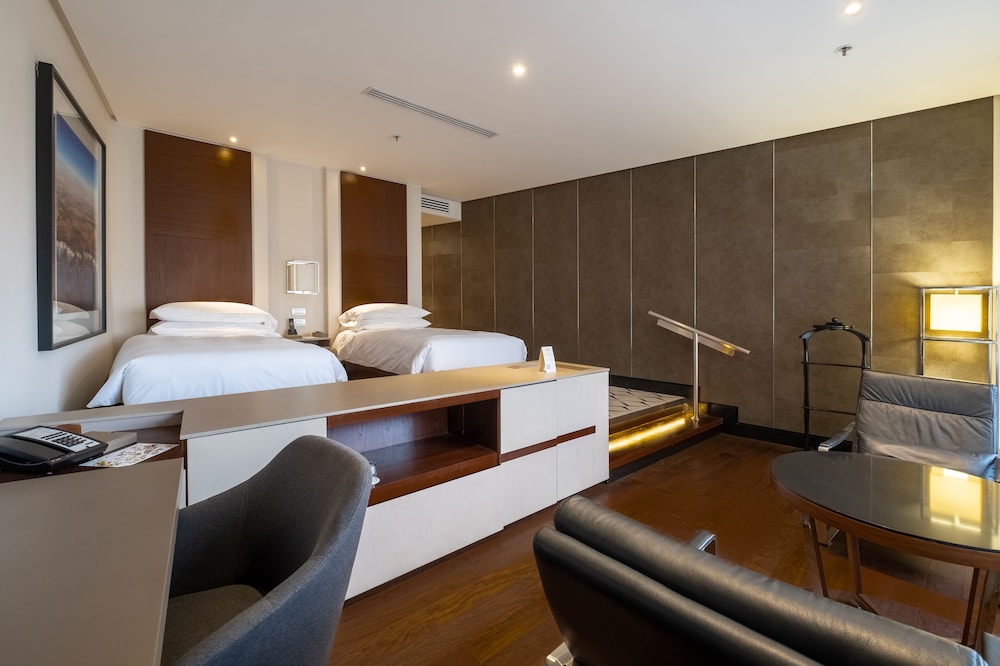 Deluxe Room, 2 Queen Beds photo 3