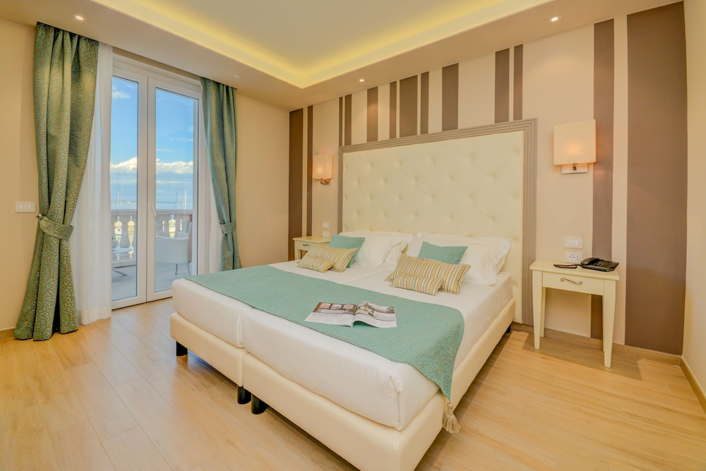Deluxe Double Room, Balcony, Lake View
