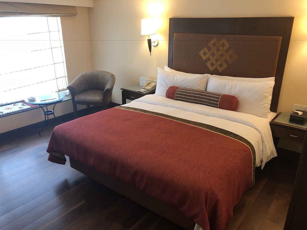 Executive Club Queen Room