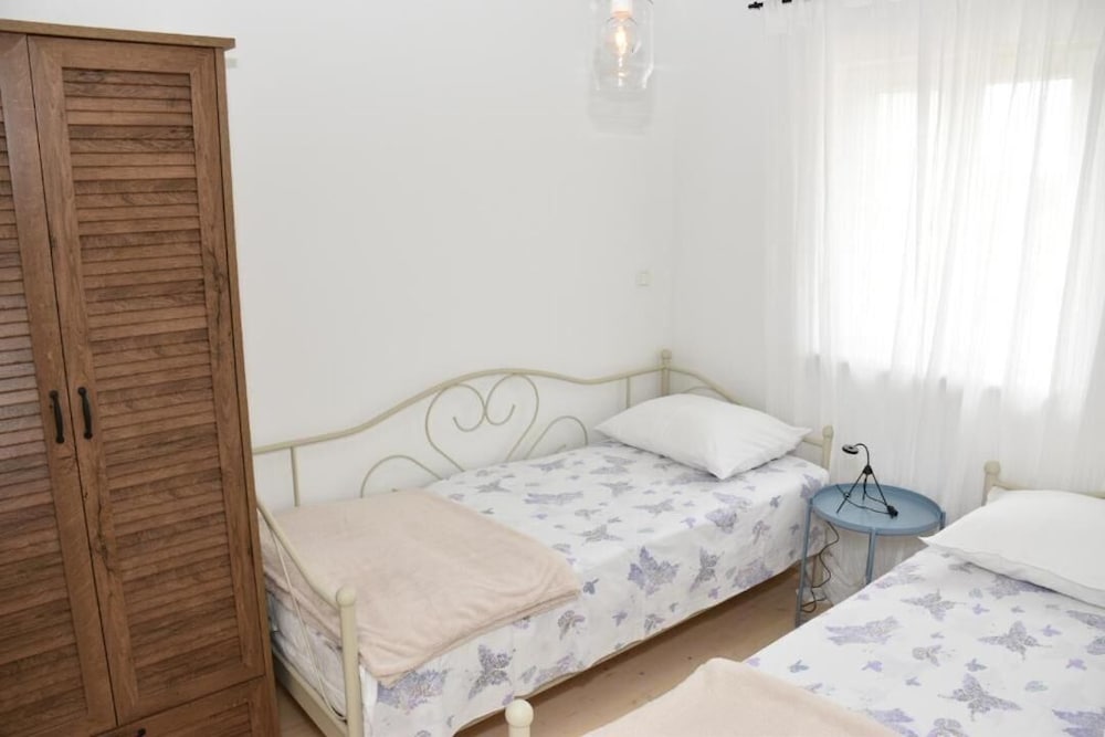 Gallery Apartment, 2 Bedrooms, Pool Access, Sea View photo 2