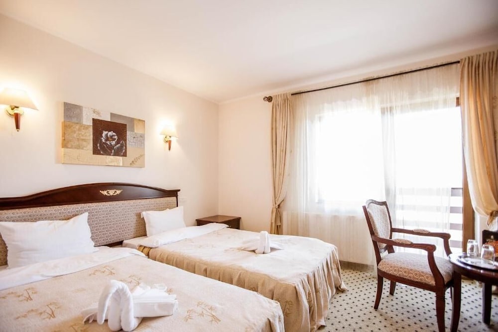 Basic Twin Room - Photo 4