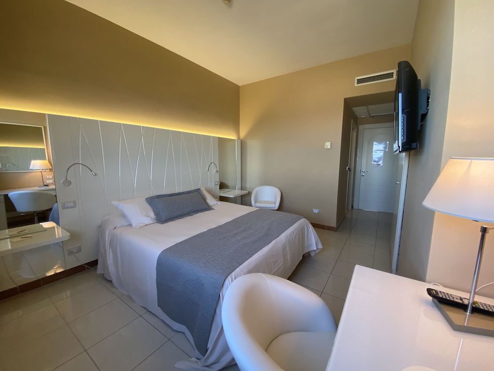 Superior Double or Twin Room, Sea View - Photo 2