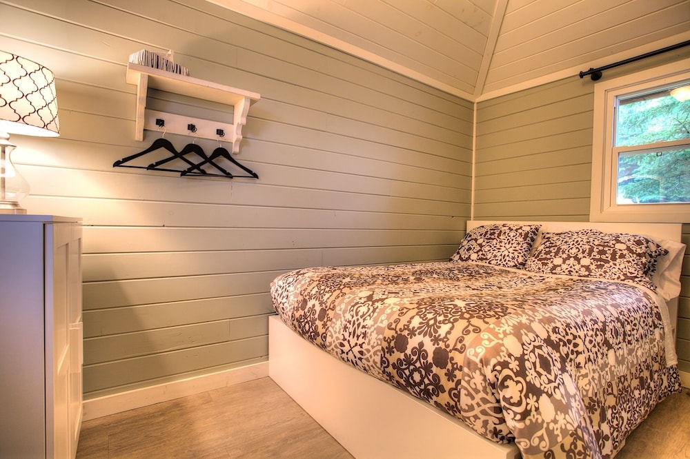 Standard Cabin, 1 Bedroom, Non Smoking (Somerview Cabin) photo 1
