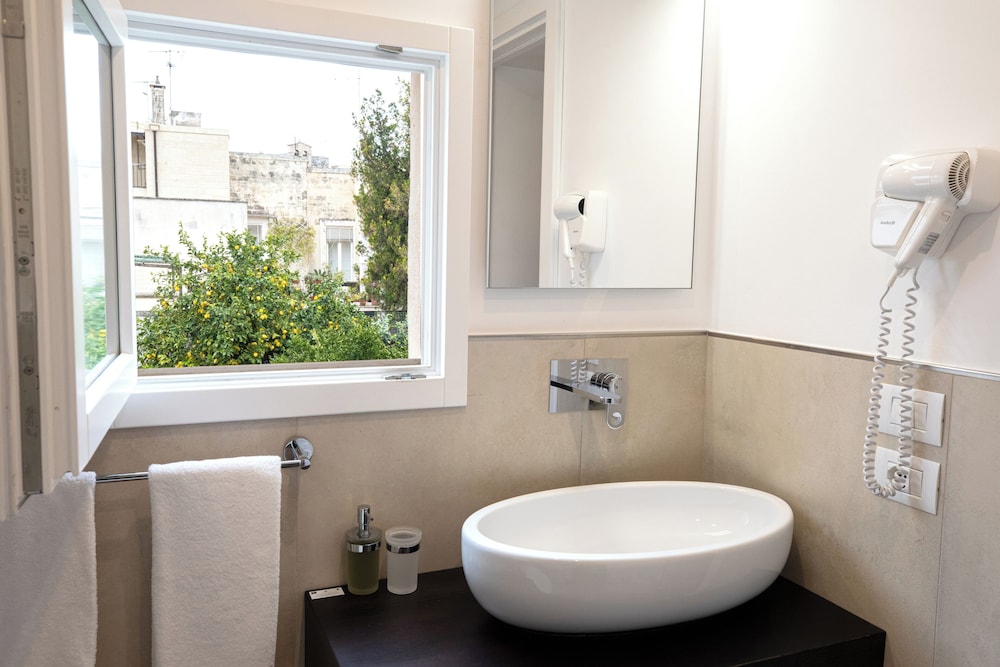 Double Room - Photo 8