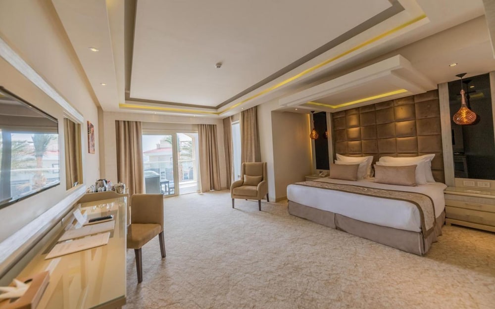 Deluxe Jacuzzi Room photo 3