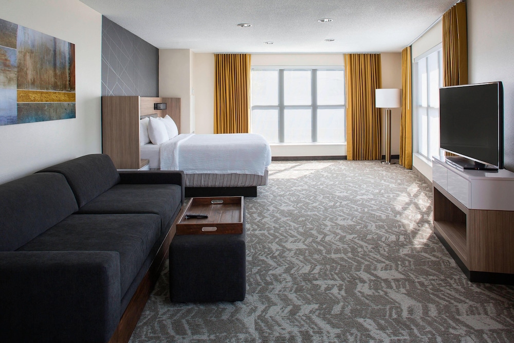 Executive Suite, 2 Bedrooms (Mobility Accessible, Roll-In Shower) photo 1