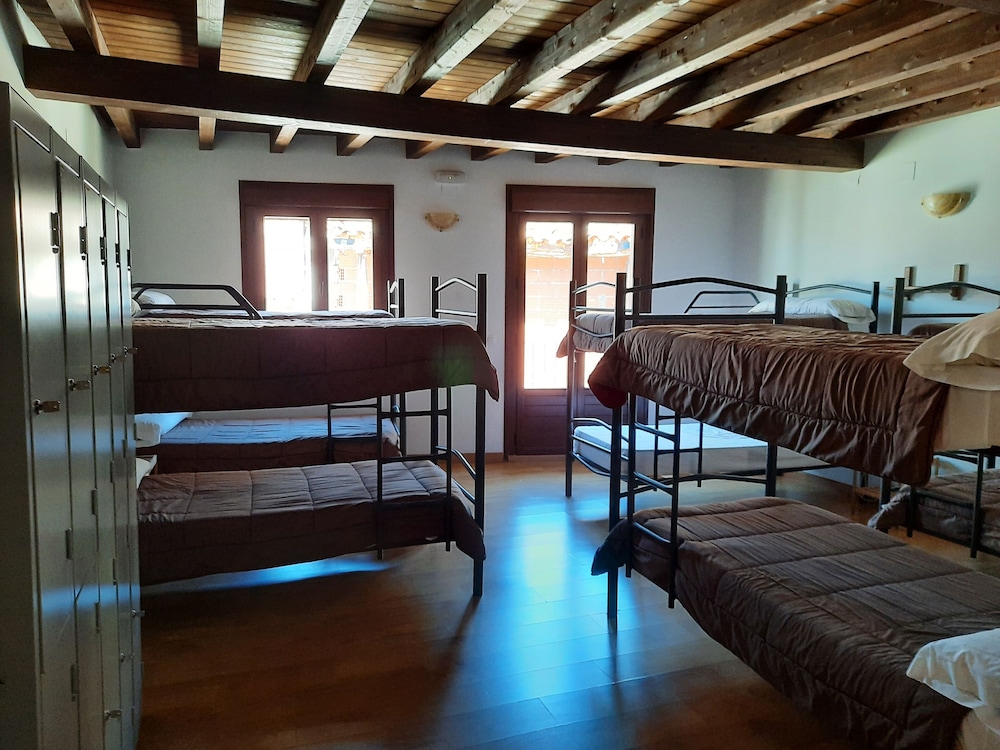 Basic Shared Dormitory, Multiple Beds, Private Bathroom, photo 6