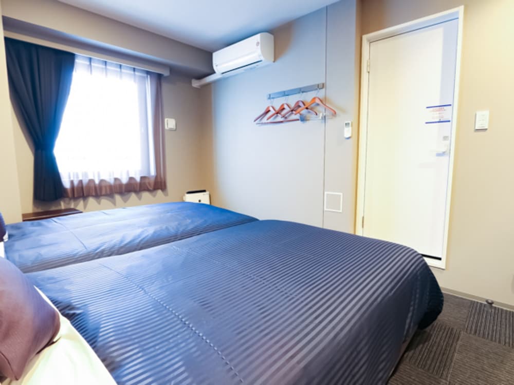 Twin Room, Non Smoking - Photo 6