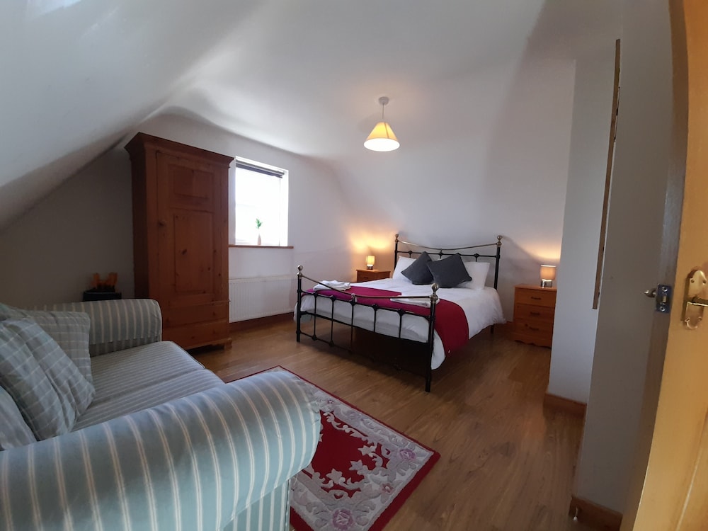 Traditional Cottage, 4 Bedrooms photo 1