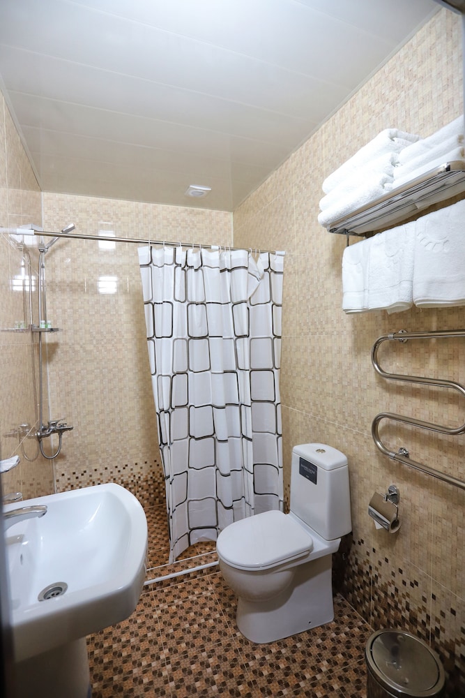 Standard Triple Room - Photo 4