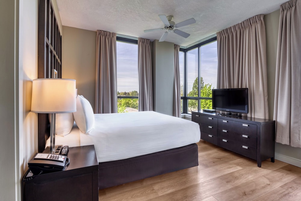 Suite, 2 Bedrooms - Photo 10
