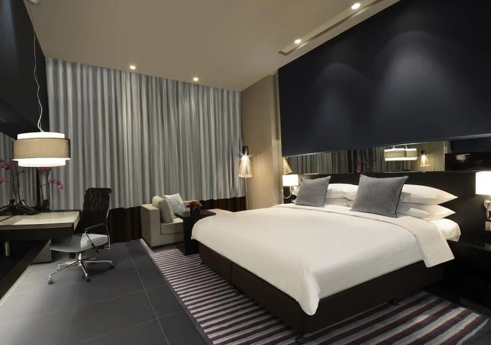 Suite, 1 Bedroom, Balcony photo 2