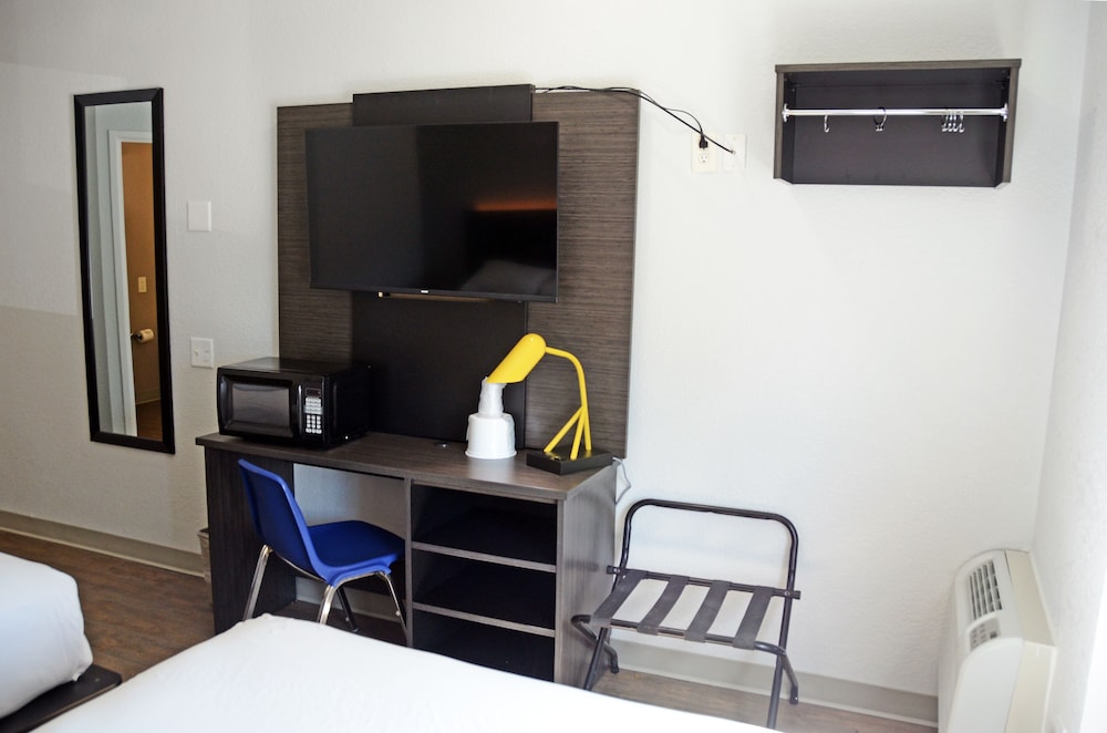 Deluxe Room, 2 Double Beds, Non Smoking, Refrigerator & Microwave photo 2