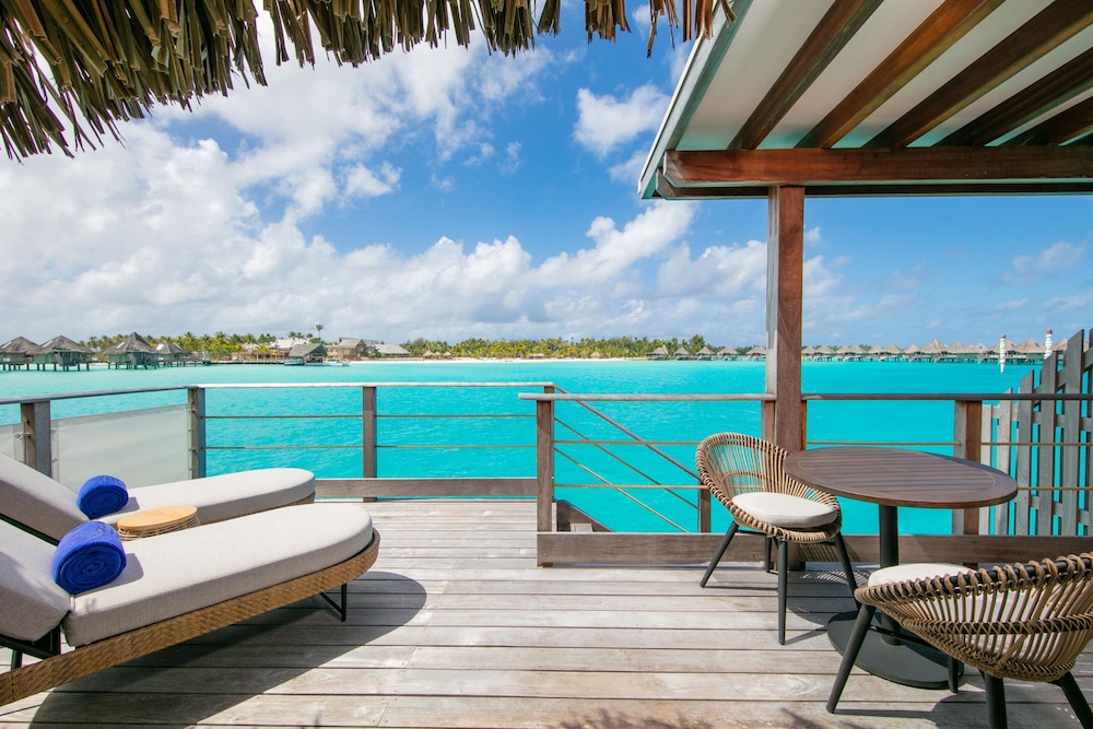 Bungalow, 1 King Bed, Terrace (Overwater)