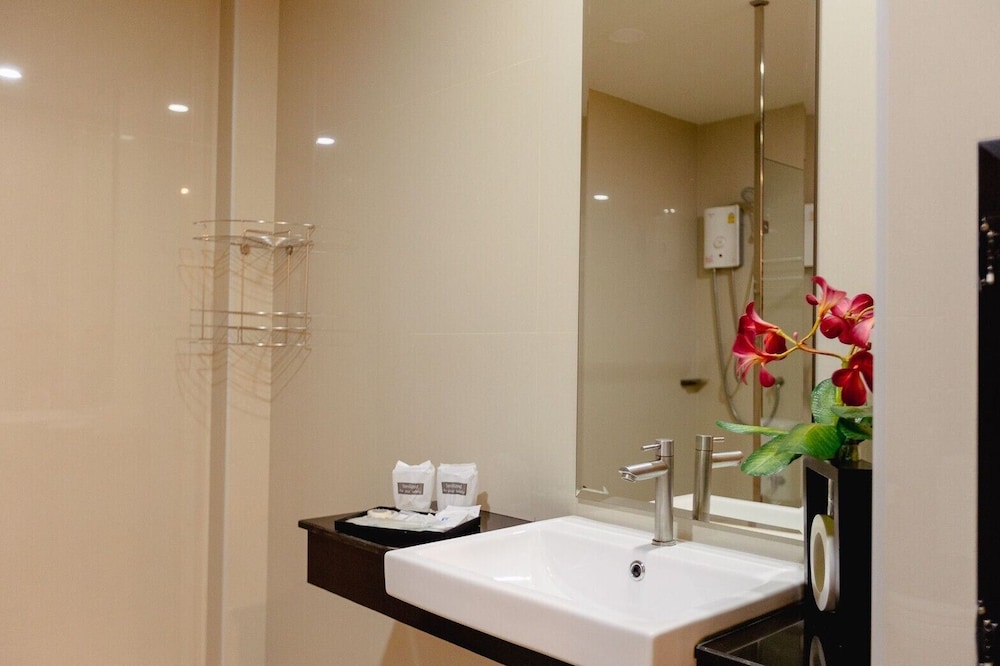 Quadruple Room - Photo 11
