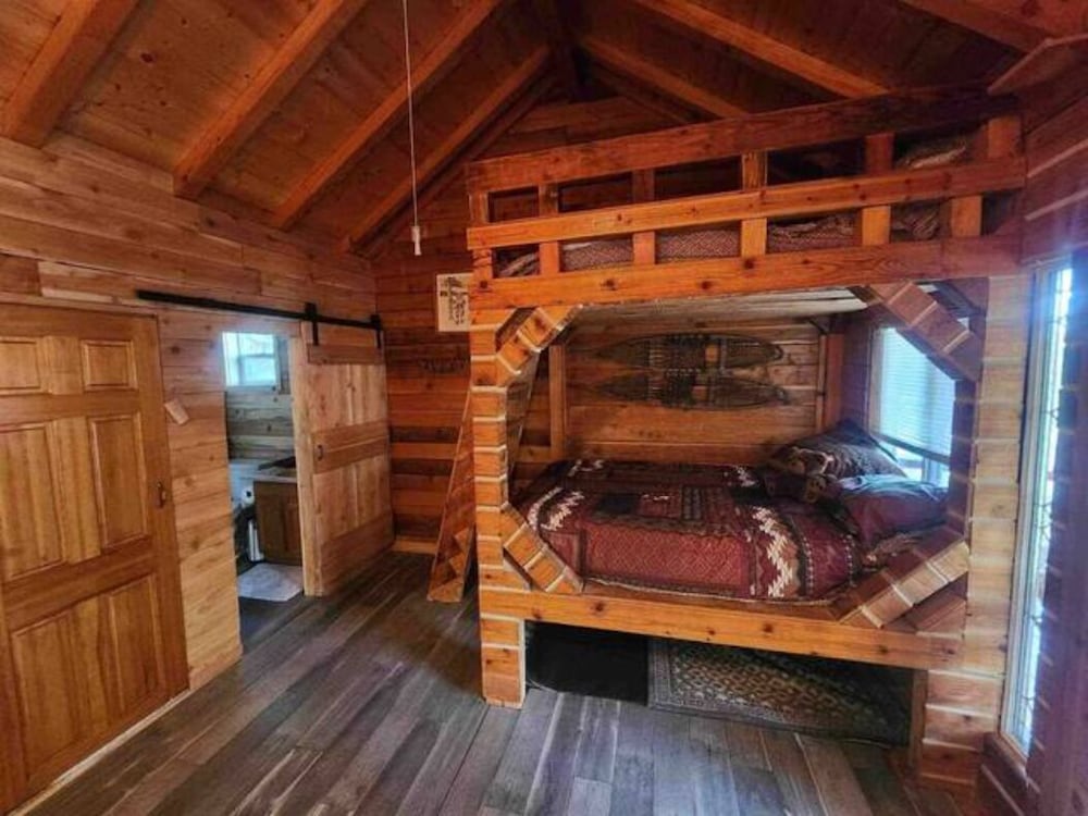 Signature Cabin photo 2