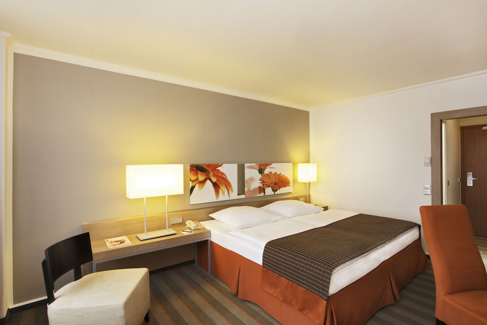 Comfort Queen Room - Photo 1