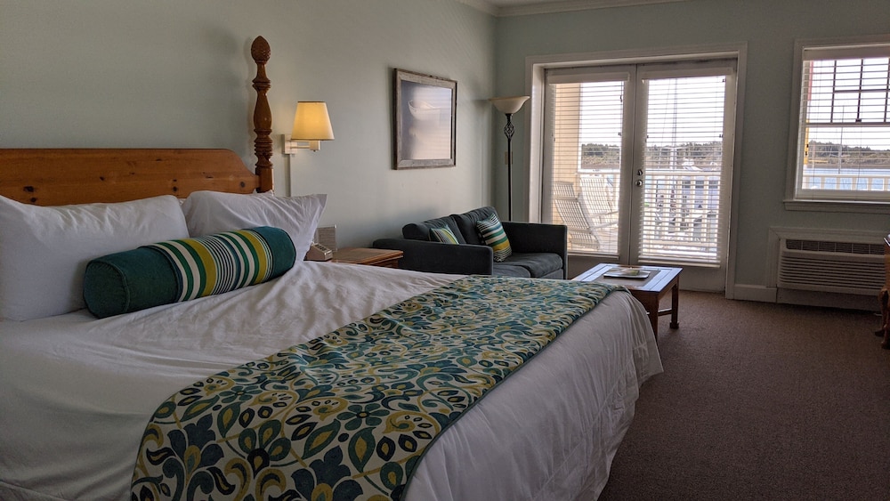 Second Floor Waterfront, King, Balcony photo 1