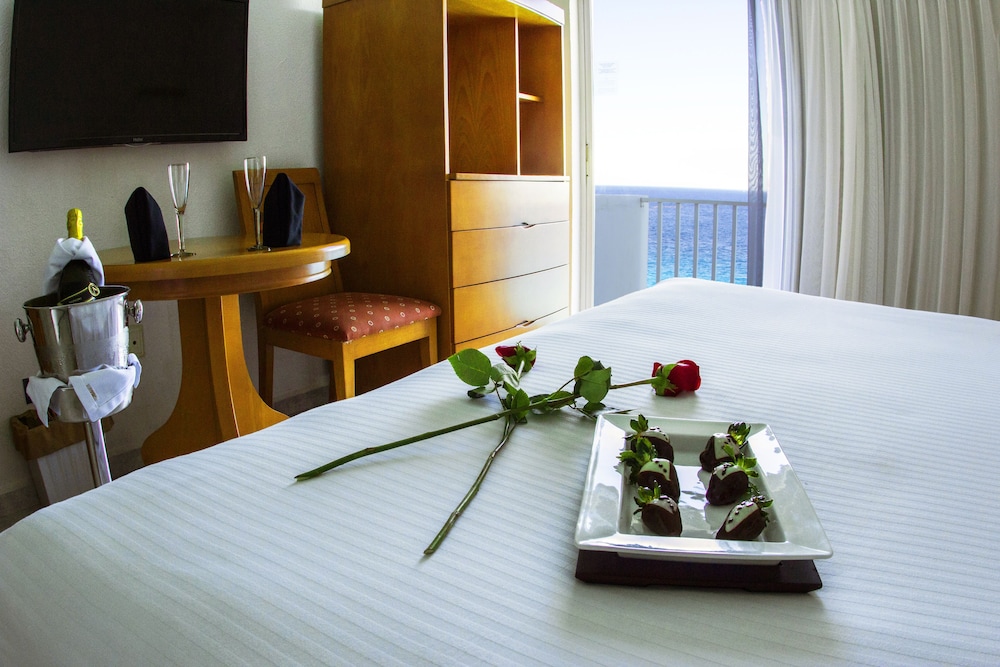 One Bedroom Suite - 1 King Bed