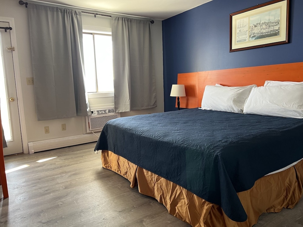 Comfort Room, 1 King Bed, Non Smoking photo 2