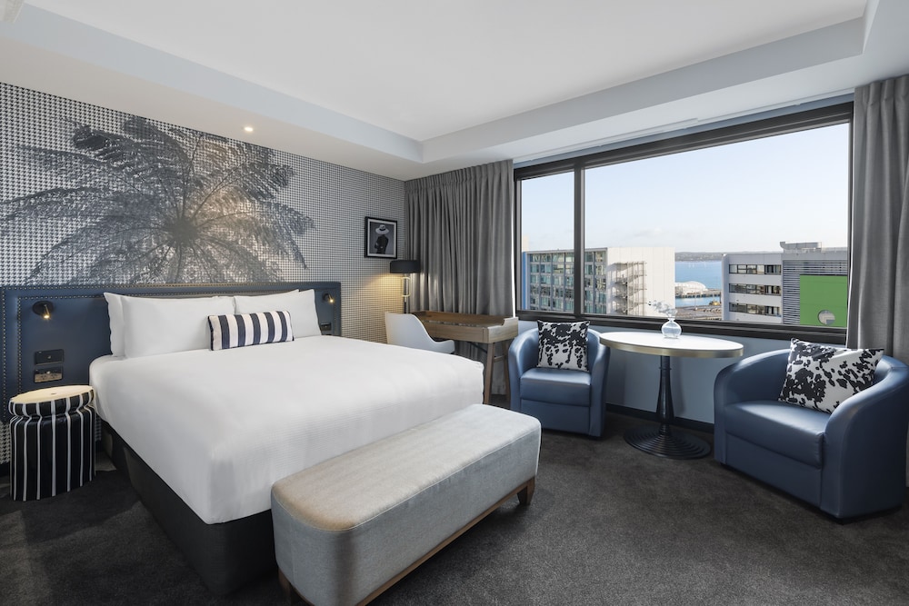 Interconnecting Executive Studio