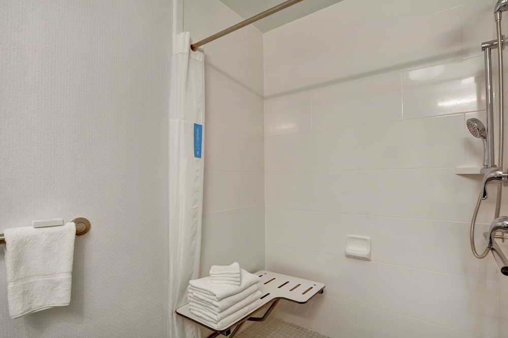 Room, Accessible, Non Smoking - Photo 6