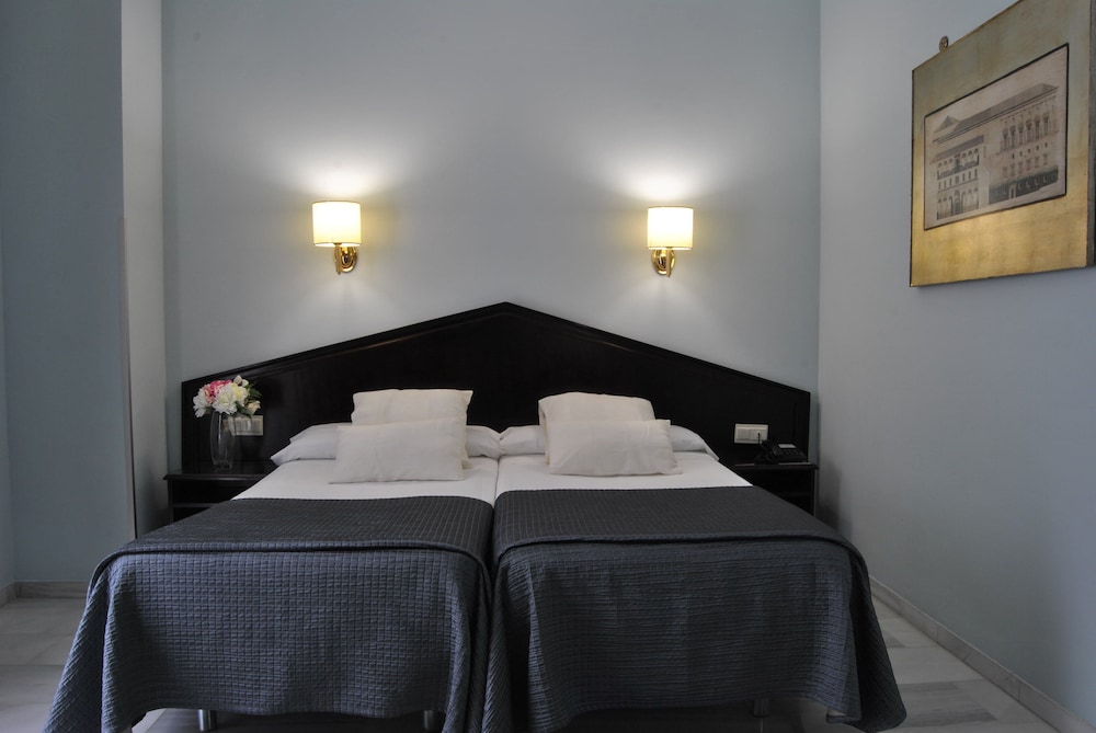 Standard Double or Twin Room - Photo 6