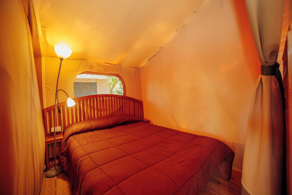 Tent Nassau photo 2