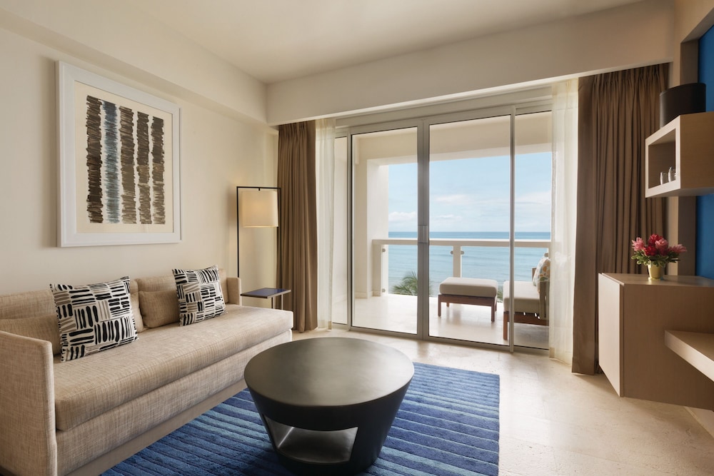 Ocean Front Junior Suite King photo 3