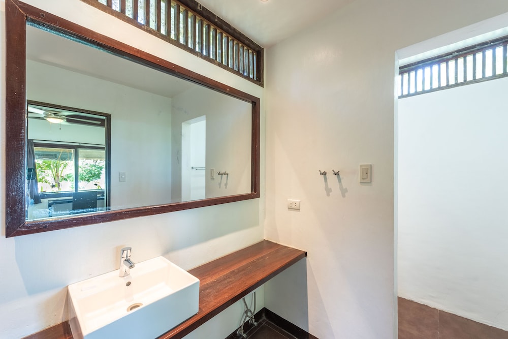 C9 Beach Front Bungalow (Ground Flr) photo 3