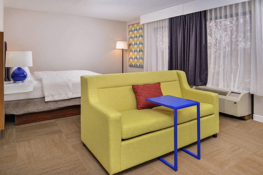 Suite, 1 King Bed, Non Smoking